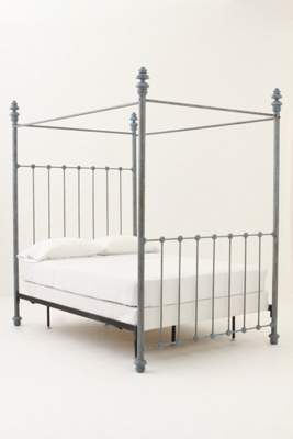 Morelia Canopy Bed