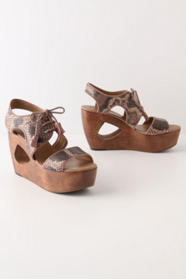 Naja Cutout Wedges