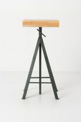 Sculptors Stand Medium