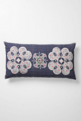 Woodblock Pillow, Garland