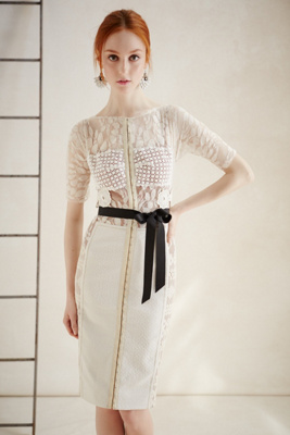 Daisy Lace Sheath