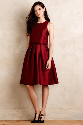 Love this gorgeous red holiday dress