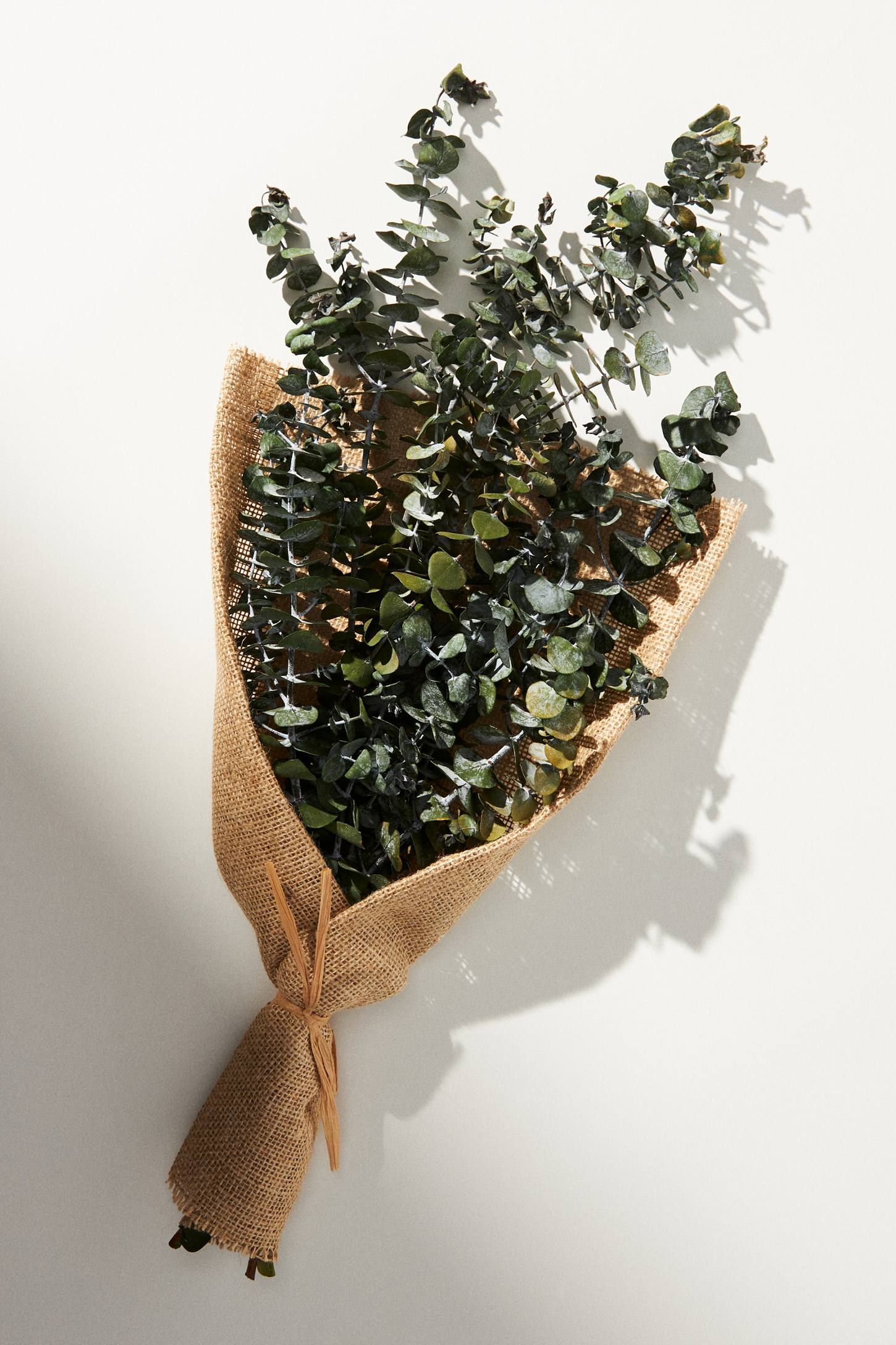 The Most Beautiful Dried Floral Arrangements For This Holiday Season