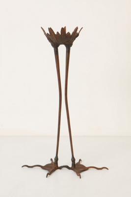 Stork Feet Pot Stand