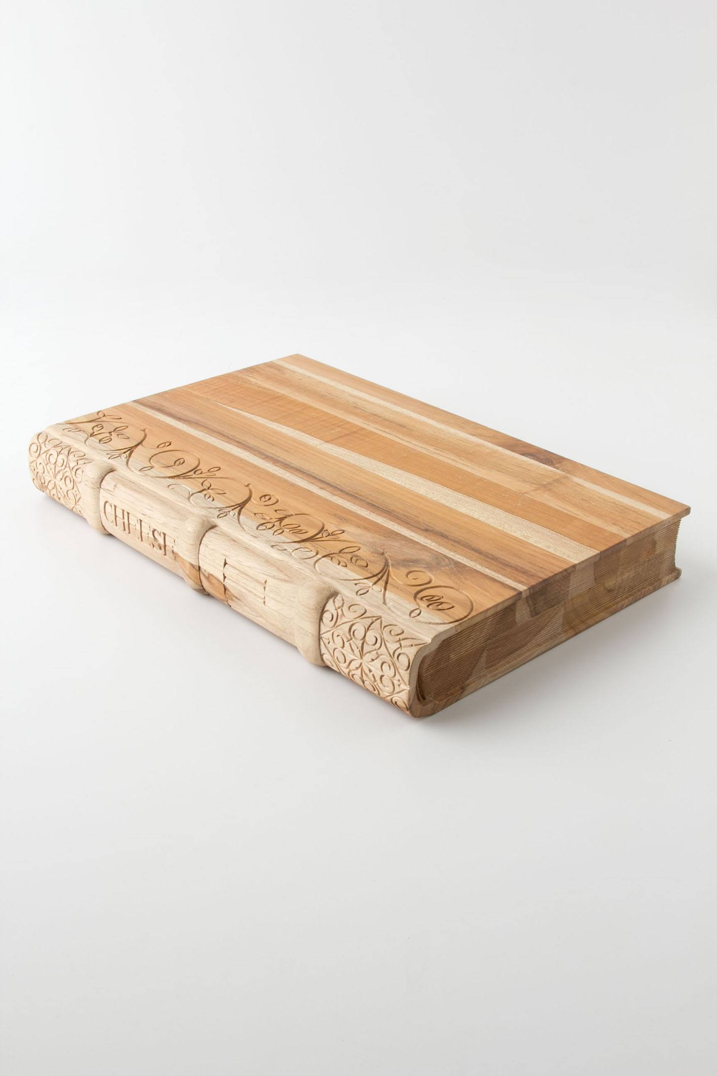 Novel Cheeseboard that looks like a book