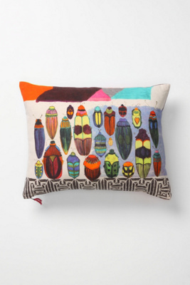 Avenida Pillow, Insects