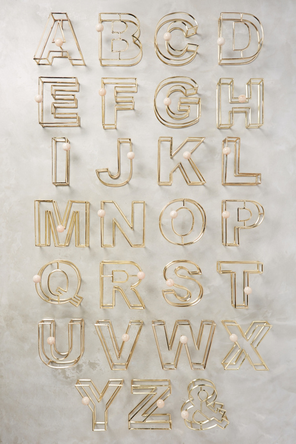 Diapositive: 2: lettre de monogramme d'illusion
