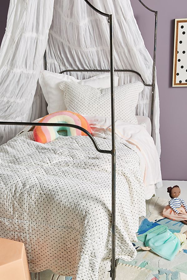 Slide View: 5: Swiss Dot Kids Quilt