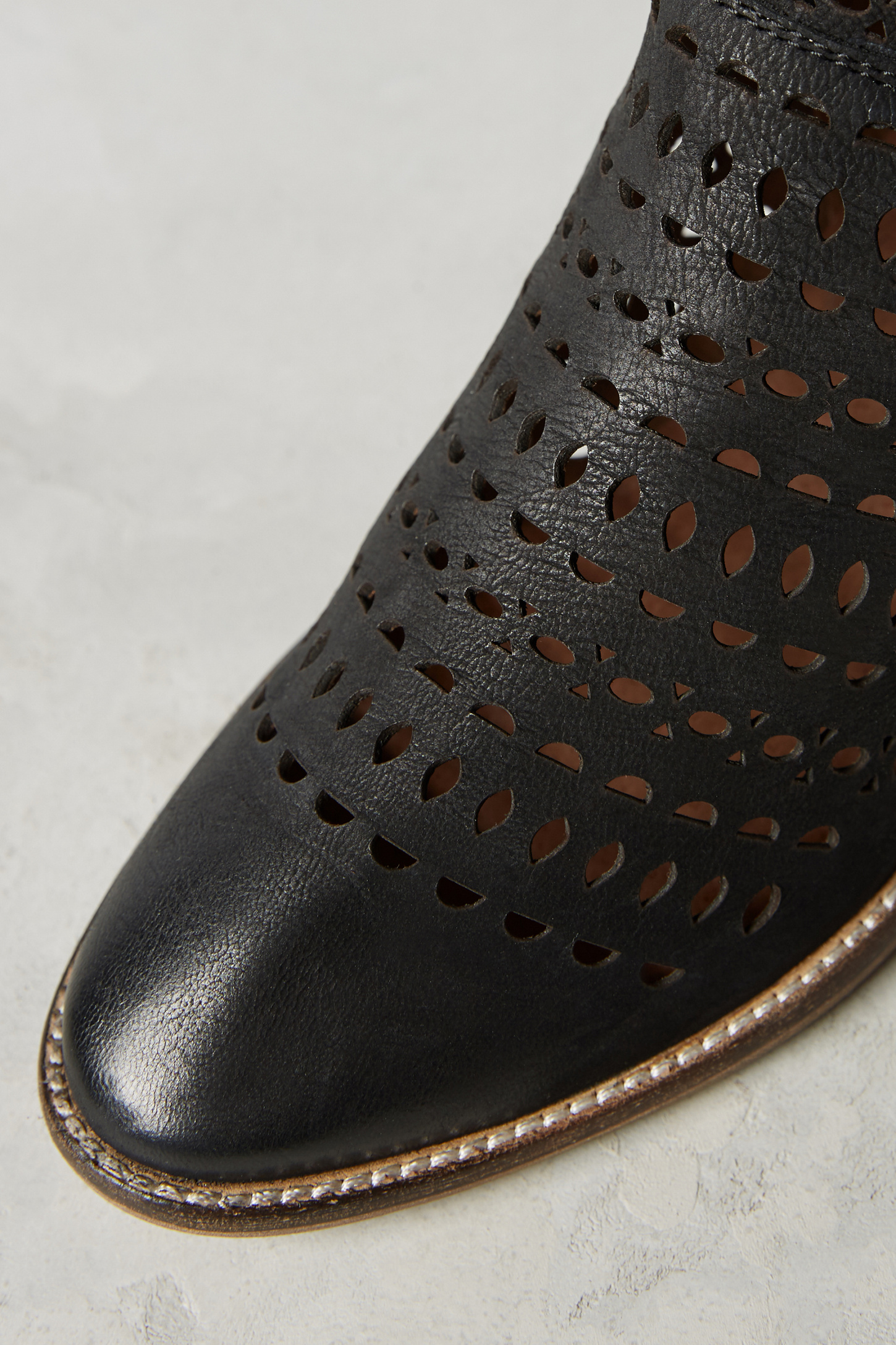 seychelles heart of gold ankle boots