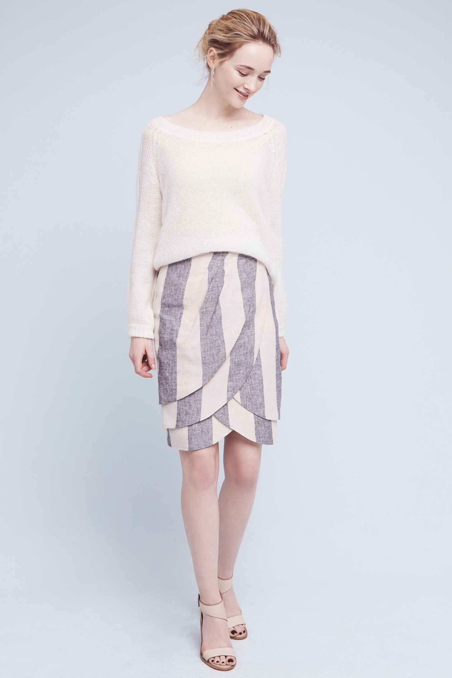 Tulip Skirt with Circular Pockets in Light Grey - 3630308