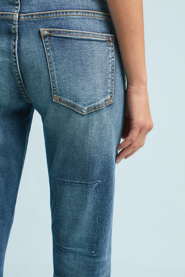 Slide View: 6: Pilcro Mid-Rise Slim Boyfriend Cropped Jeans