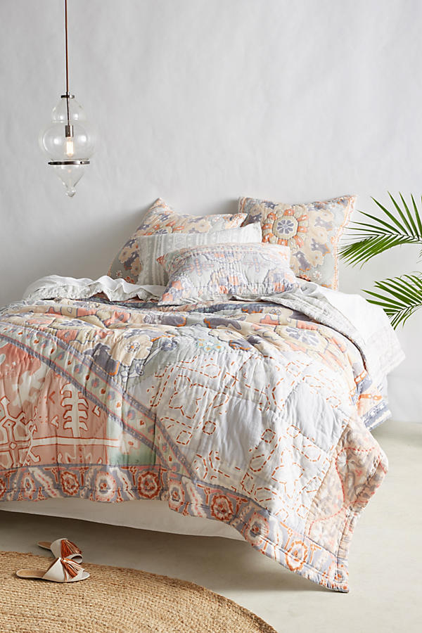 Slide View: 1: Pilar Quilt