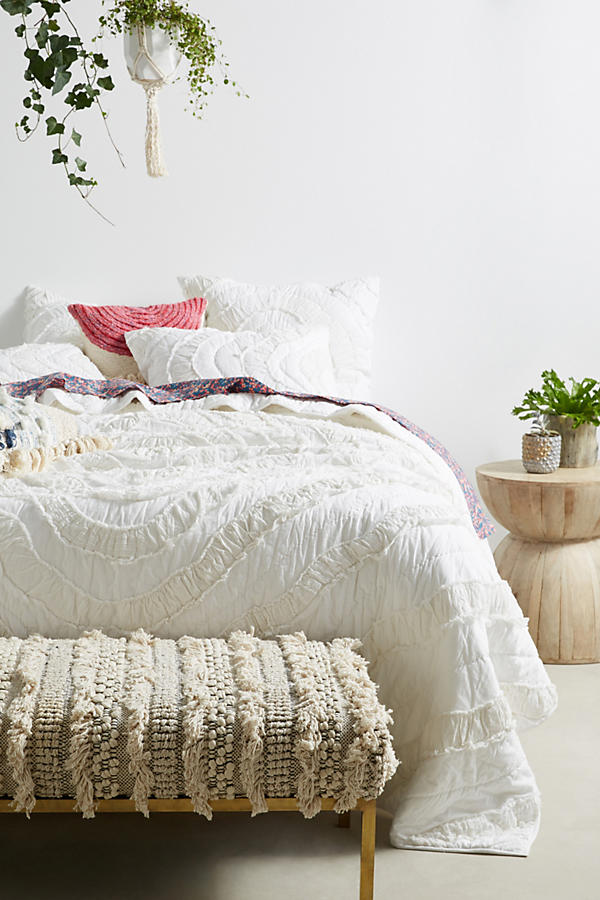 Slide View: 1: Textured Medallion Quilt
