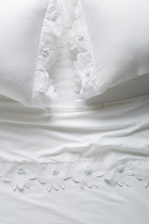 Slide View: 1: Olivia Sateen Sheet Set