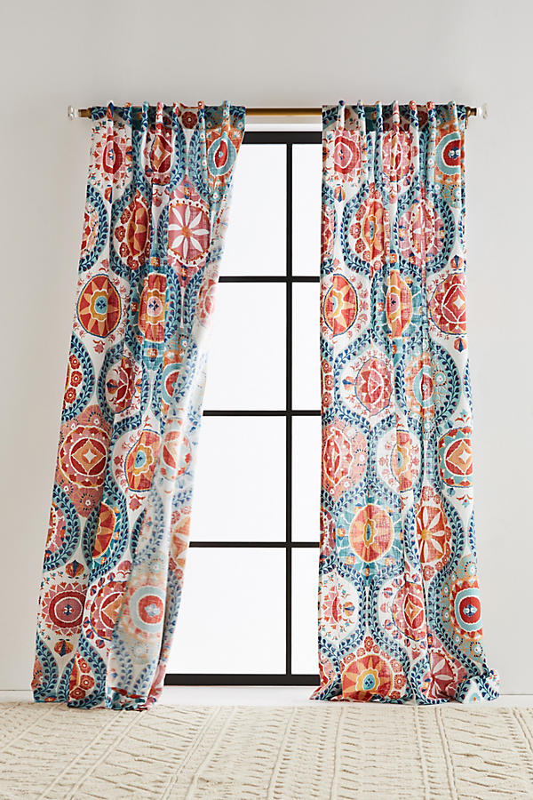 Slide View: 1: Merida Curtain
