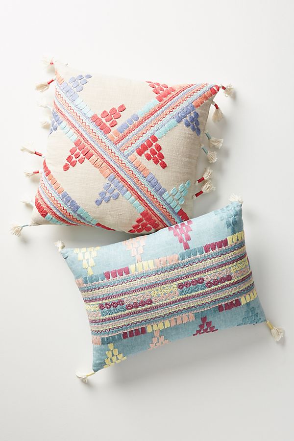 Slide View: 3: Tasseled Salima Pillow