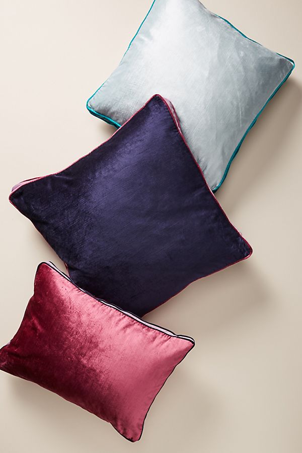Slide View: 1: Louise Velvet Pillow