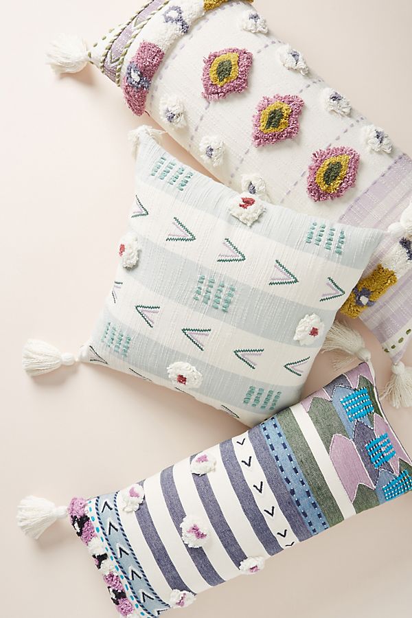 Slide View: 4: Alula Pillow
