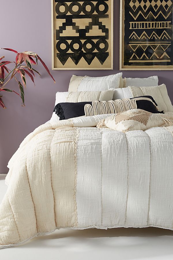 Slide View: 1: Pradena Quilt
