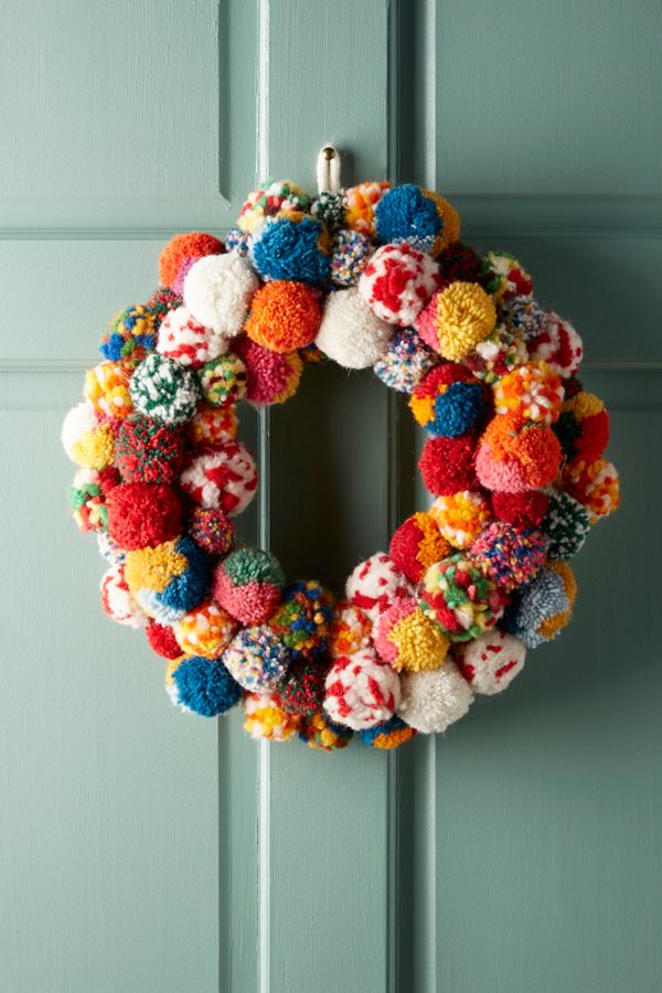 Slide View: 1: Pom Bonanza Wreath