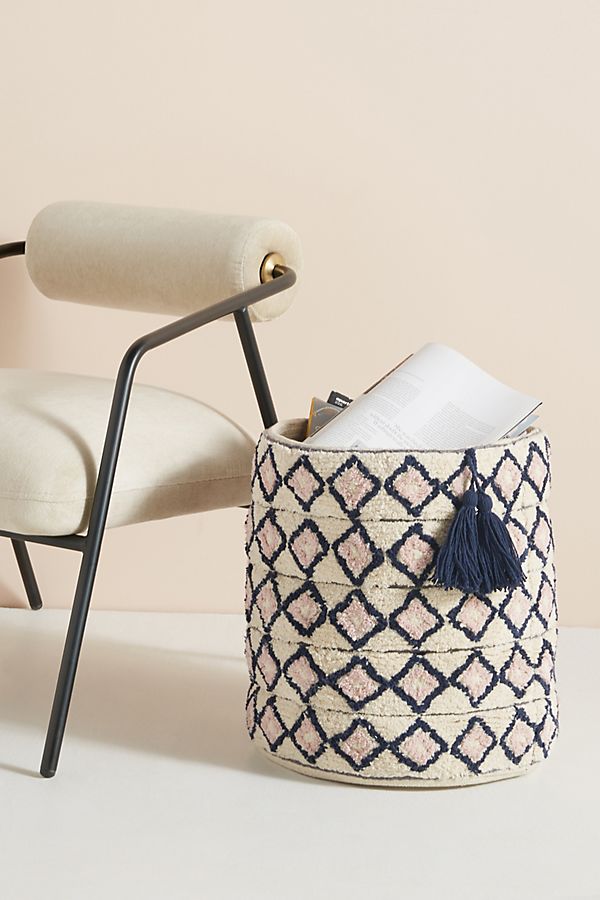 Slide View: 1: Elaine Basket