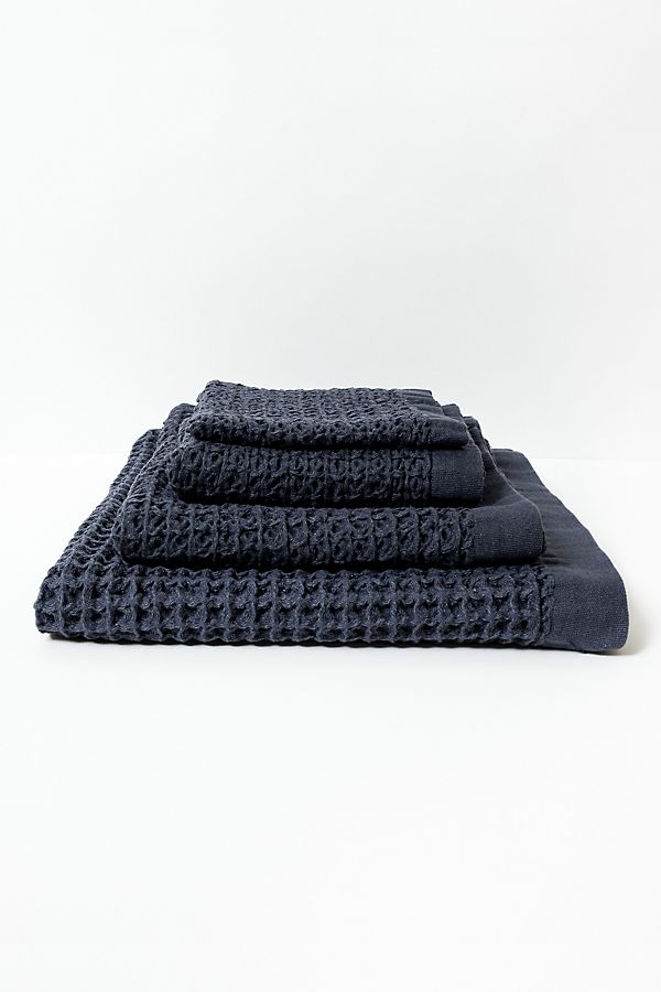 Slide View: 1: Kontex Lattice Towel, Navy