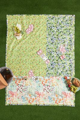 Anthropologie Sunny Florals Picnic Blanket By  In Green Size Tablecloth